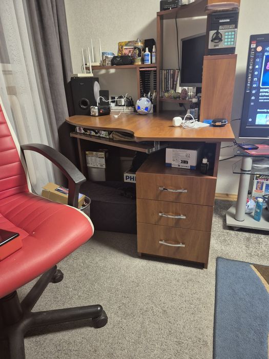 Стол компьютерный