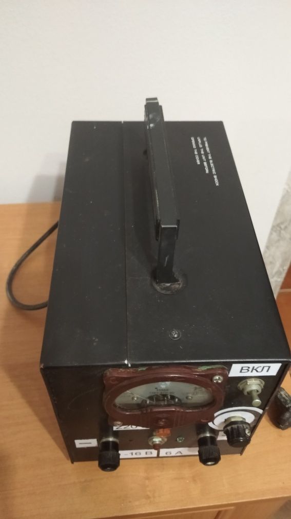 Продам зарядний  пристрій