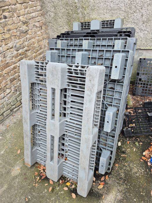 Komplet 13 platet plastikowych używanych w dobrym stanie