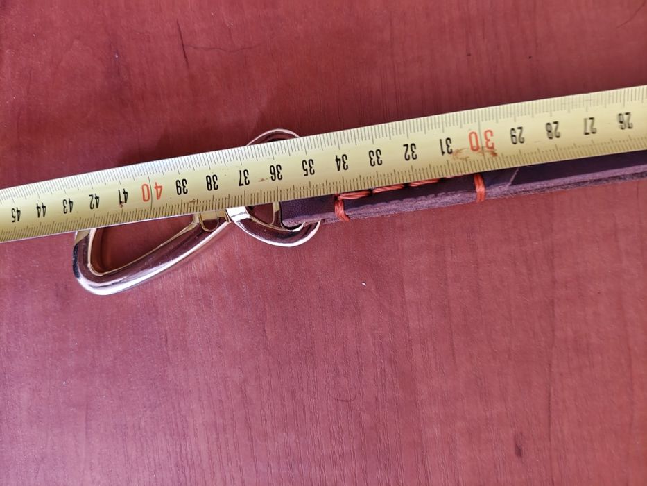 Продам шкіряний повідок для великих собак.