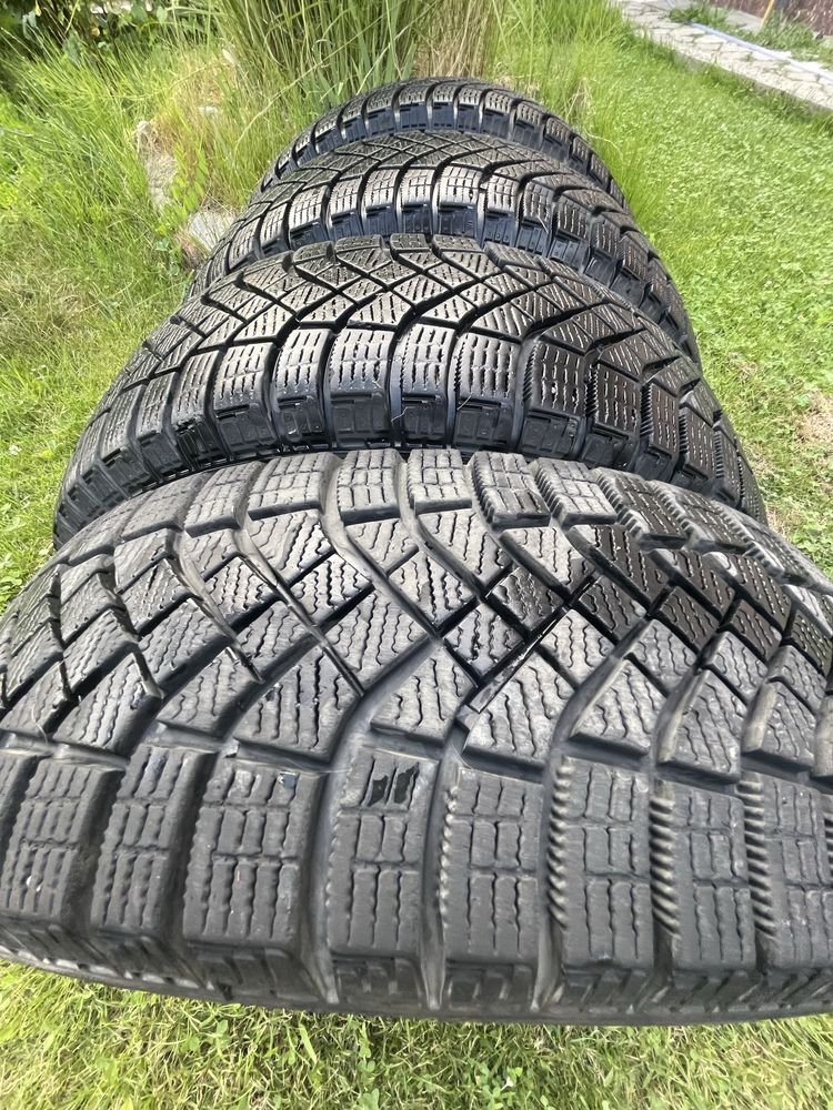 Шини зимові Pirelli 185 65 r15
