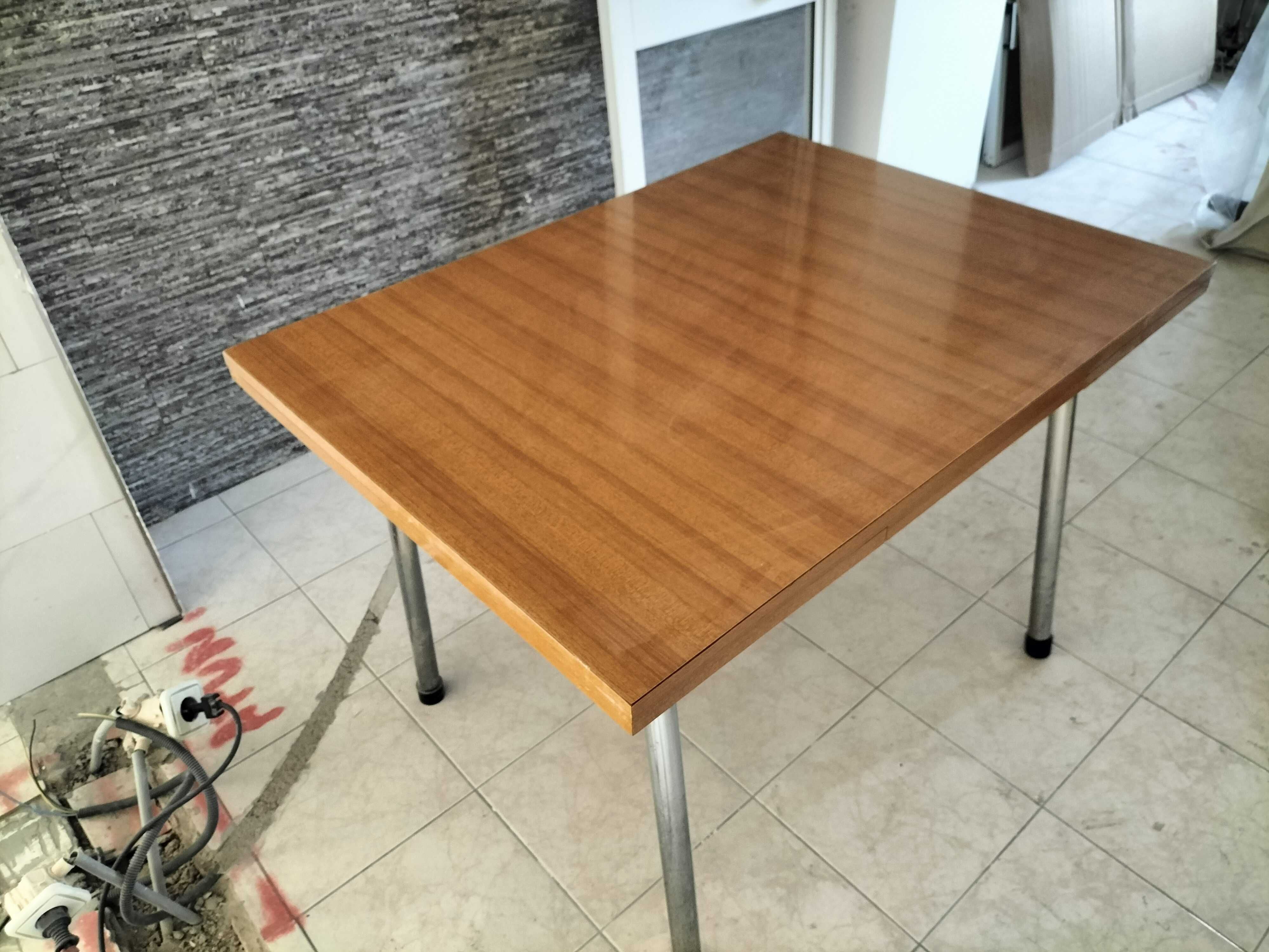 Mesa extensível max.  1,81m