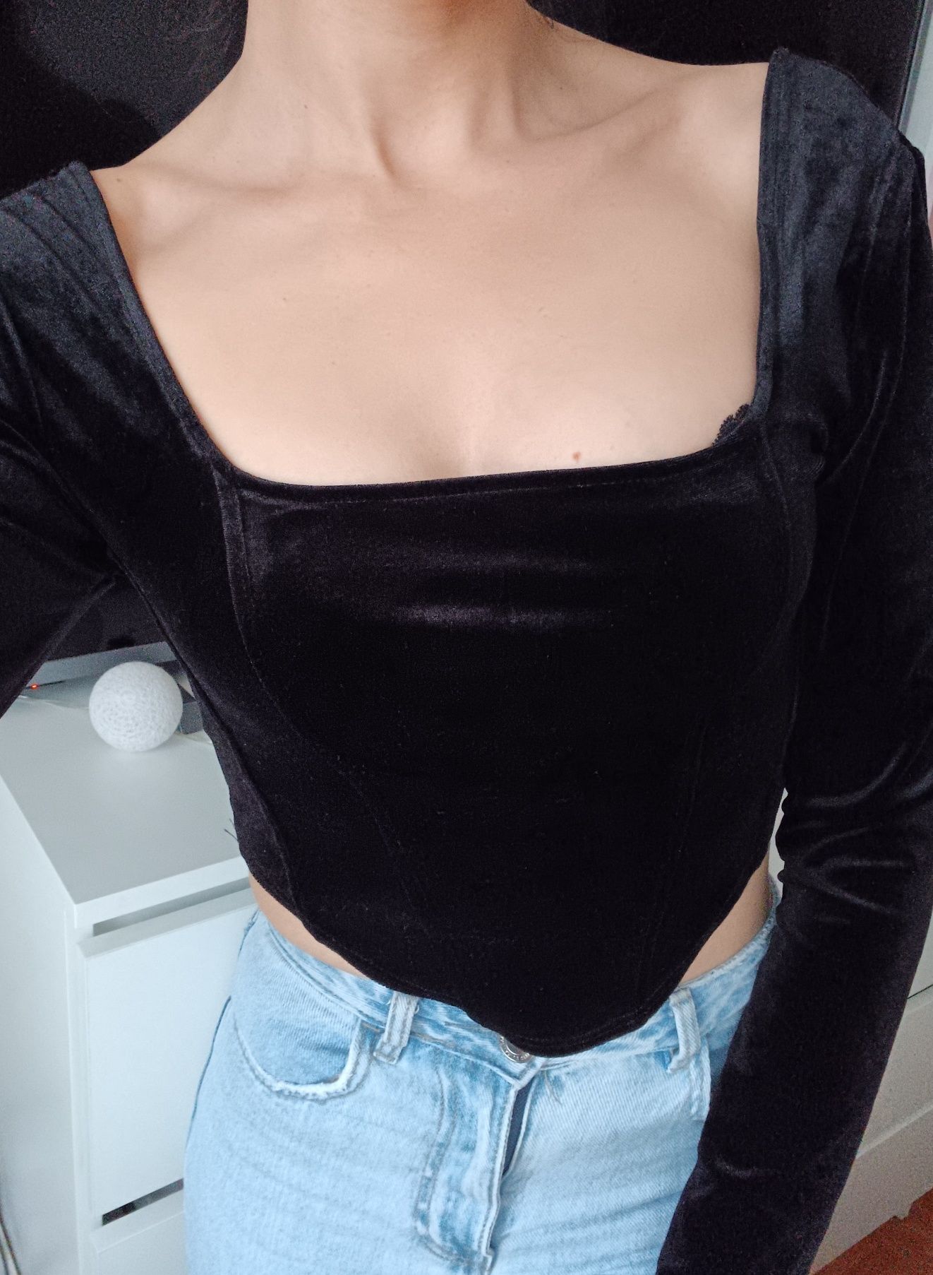 Top welurowy h&m z dużym dekoltem