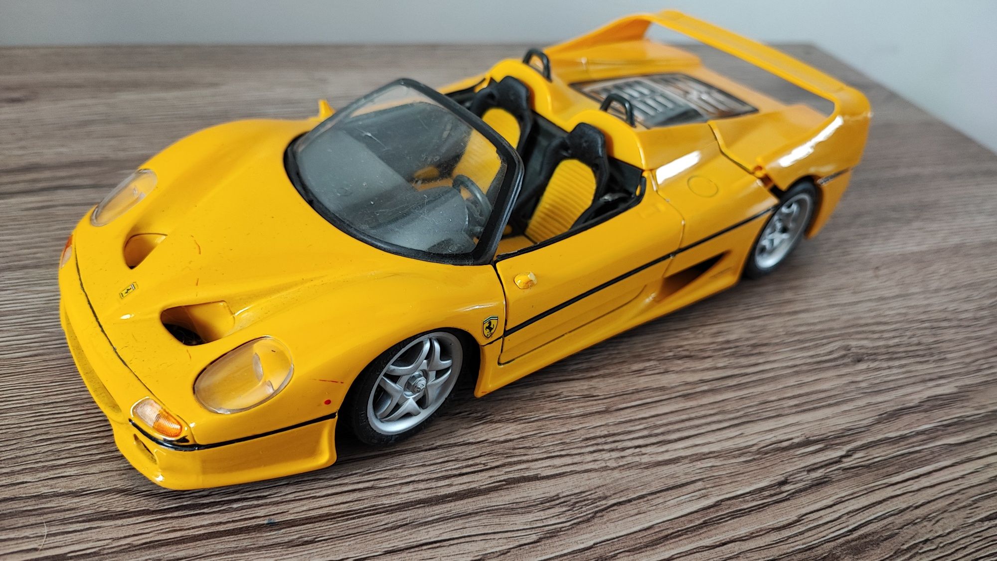 Ferrari f50 marki maisto duży model skala 1/18