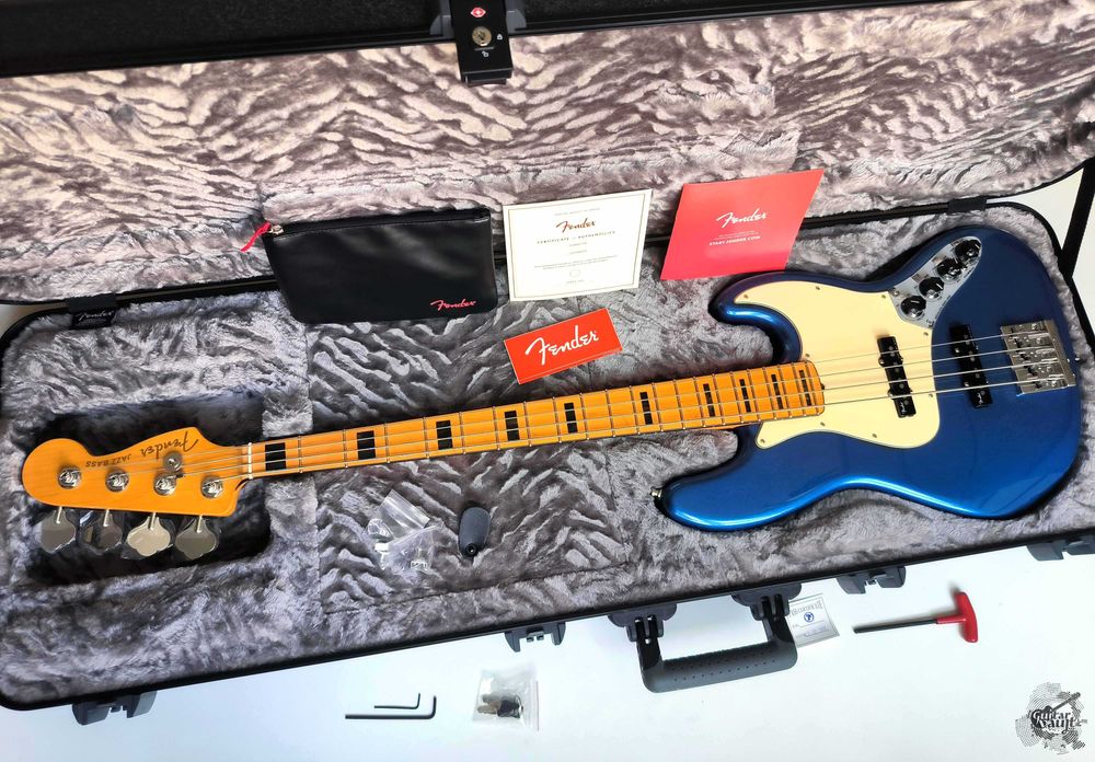 Новий Fender® American Ultra Jazz Bass® '2024 Cobra Blue w/case