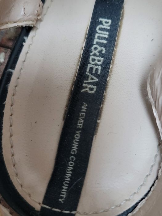 Pull&Bear koturny buty z paskami 38