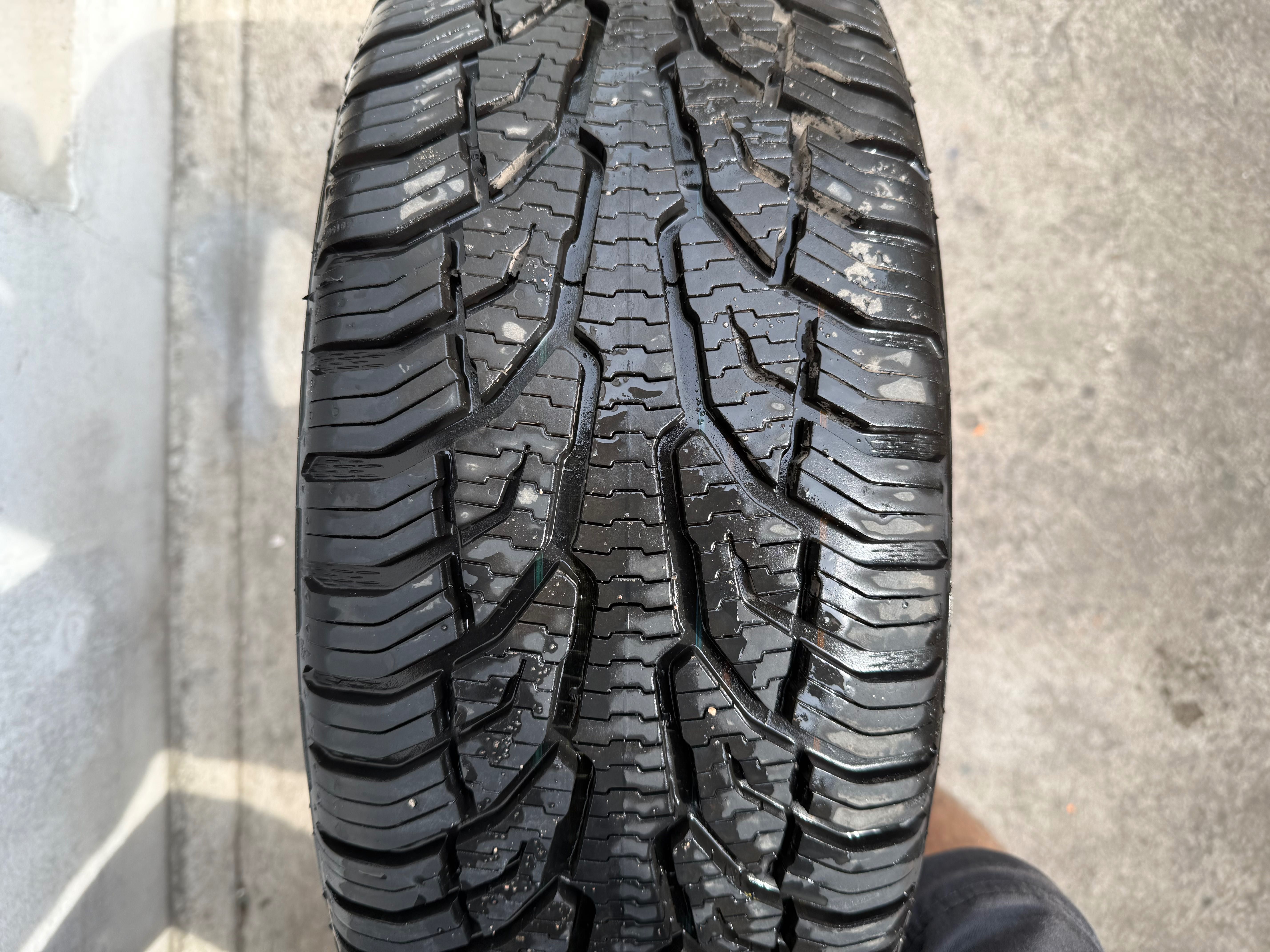 Felgi ze śrubami + NOWE opony całoroczne Uniroyal 225/45/R17 - zestaw