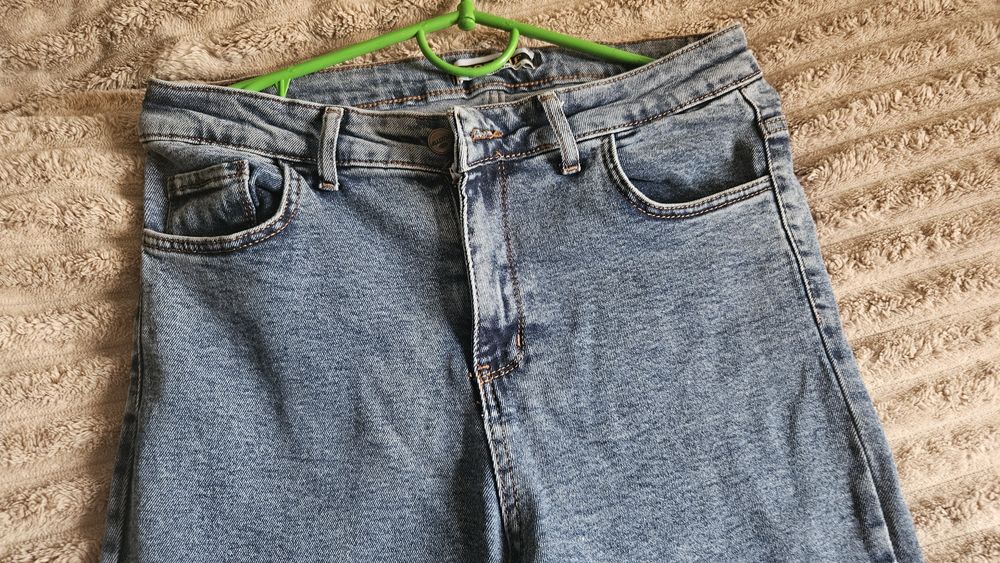 Джинсы женские .