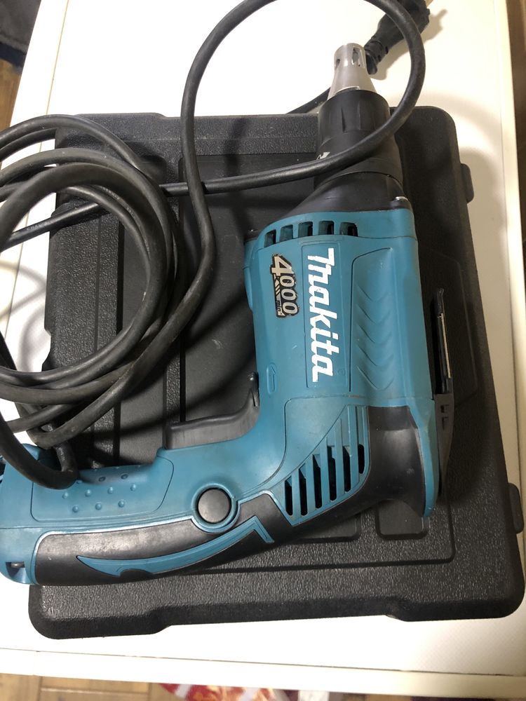 Шуруповерт сетевой Makita FS4000