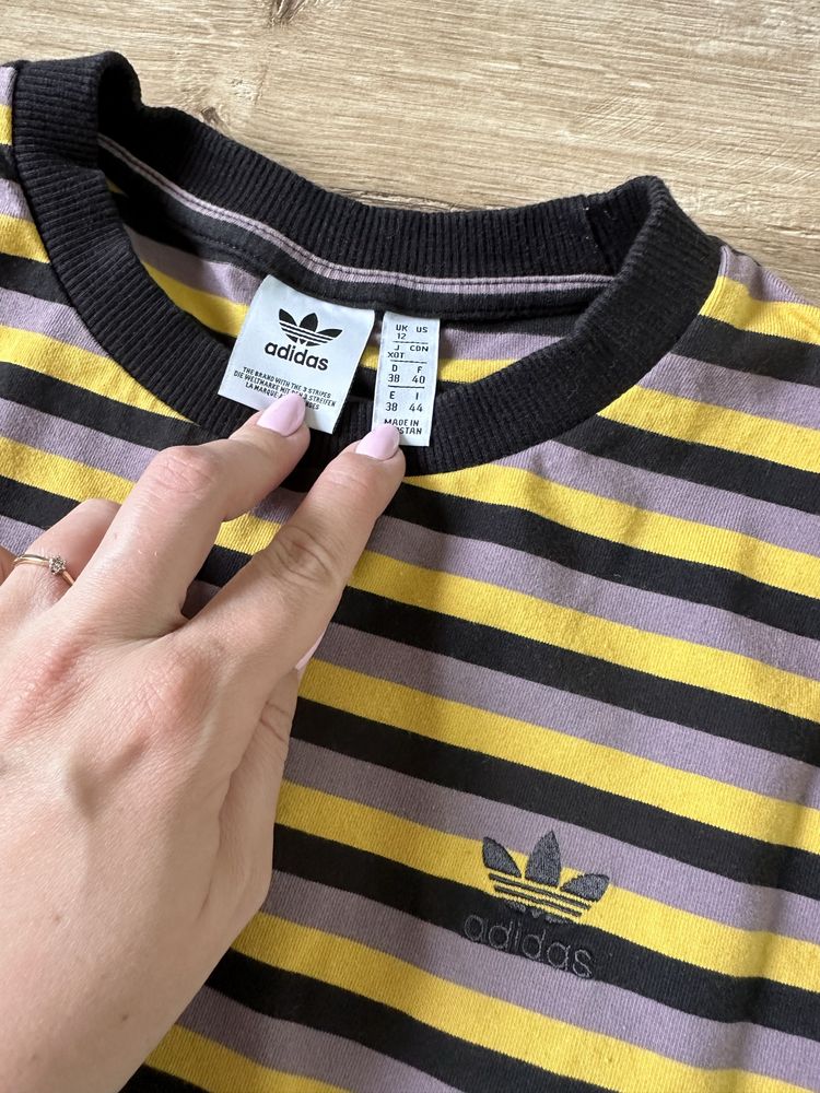 Obcisła sukienka w paski Adidas 38