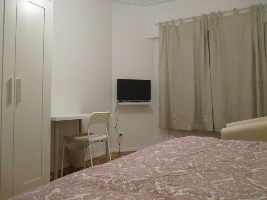 Quarto com WC Privativo (Falagueira - Metro Linha Azul)