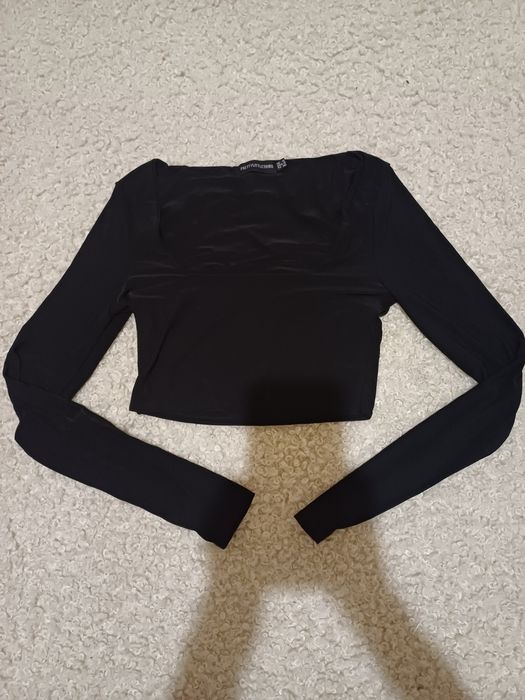 Топ, чорний з вирізом