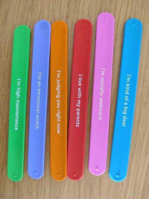 Pulseiras com frases para cervejas