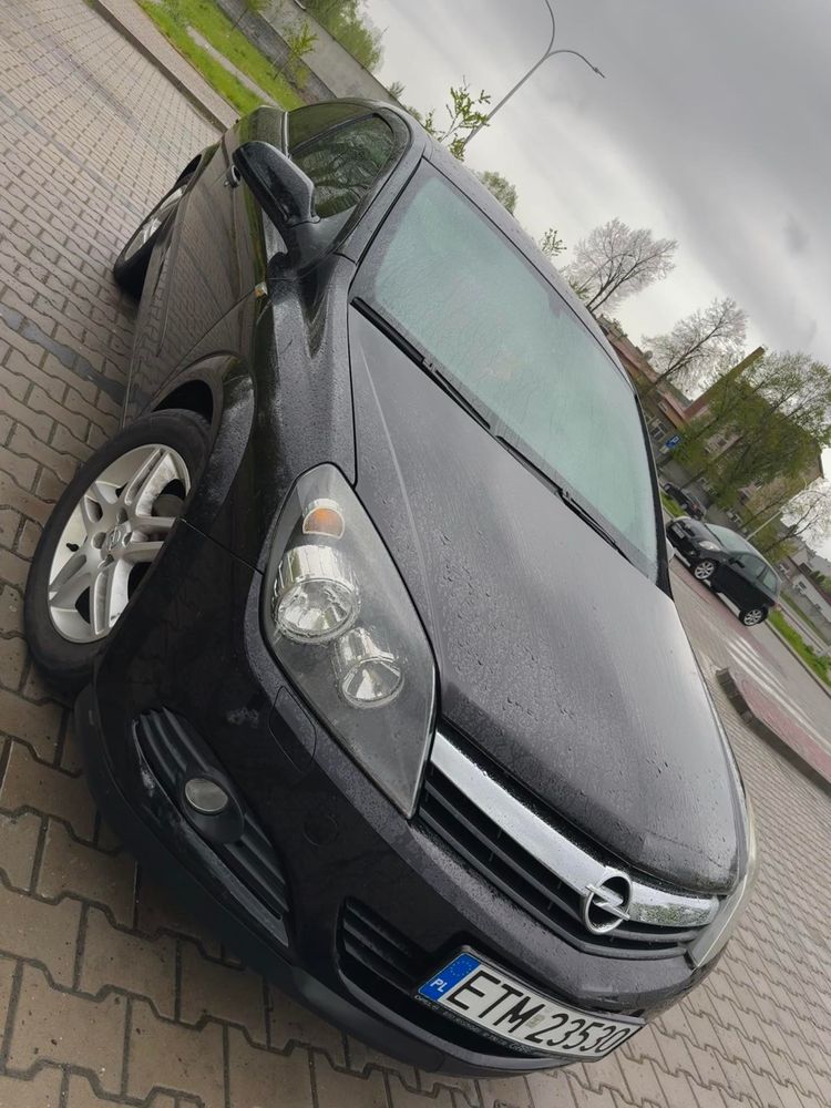 Opel Astra H (uszkodzone)