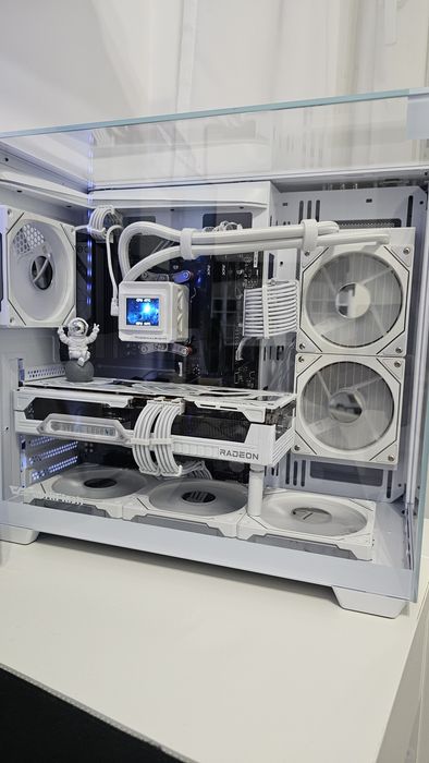 Bialy Komputer Gamingowy/AM5 7500F/RX 9070 16 GB/32 Gb DDR5/1 Tb SSD/