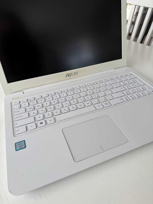 Ноутбук Asus X556 з SSD Samsung 870 EVO 1 TB