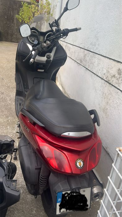 Yahama xmax red color