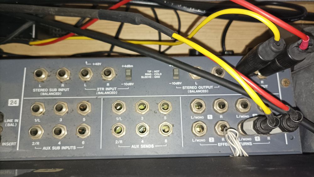 Mesa de mistura de som Tascam M1600