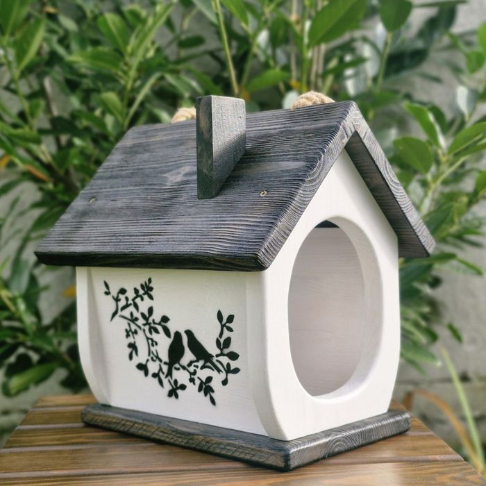 Дерев’яна годівничка для птахів ручної роботи