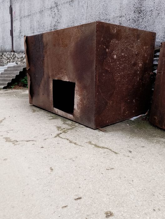 Продам металеву скриню , висота 102 ,ширина 102 , довжина 155