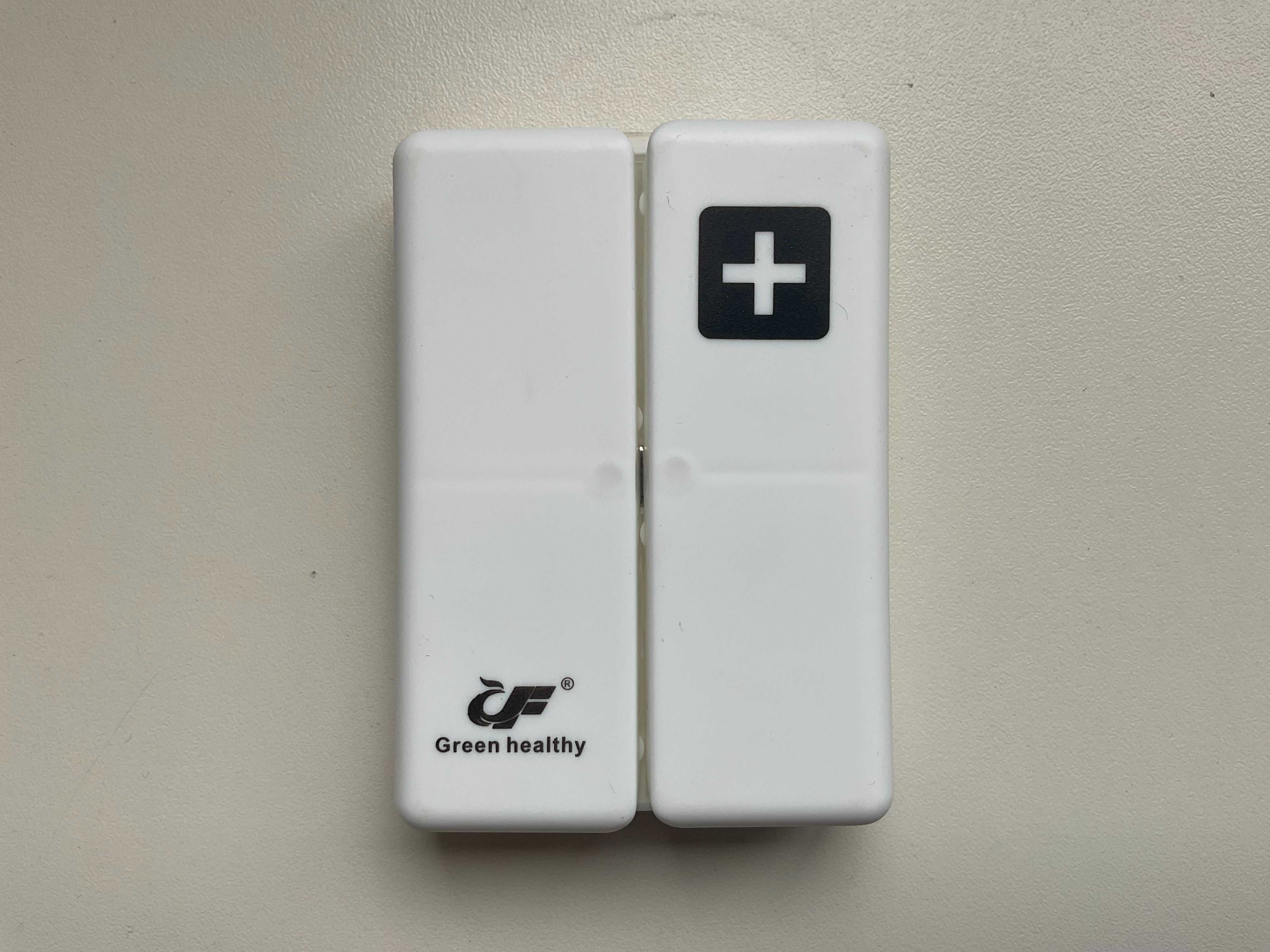Мобильная/портативная таблетница/органайзер для таблеток на магнитах
