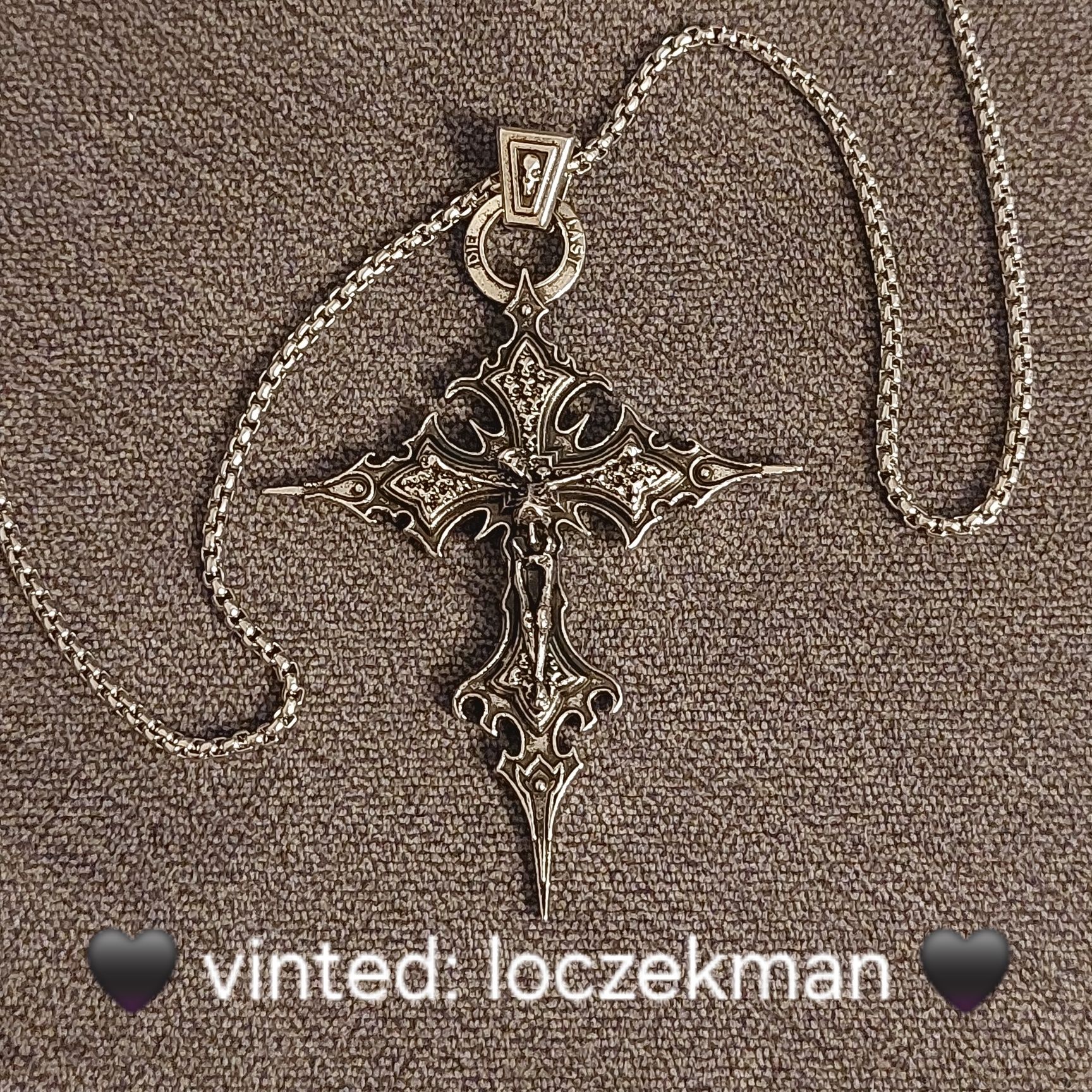 Łańcuszek z krzyżykiem