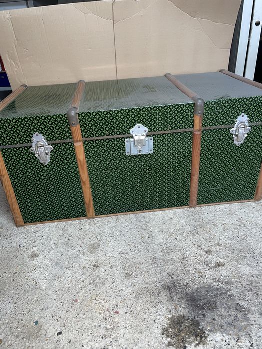 Bau de Madeira Antigo