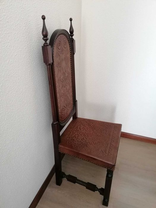 Cadeira antiga em Pele - 8un