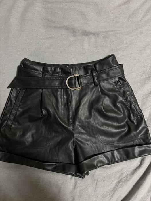 Шорты кожаные с ремнем поясом