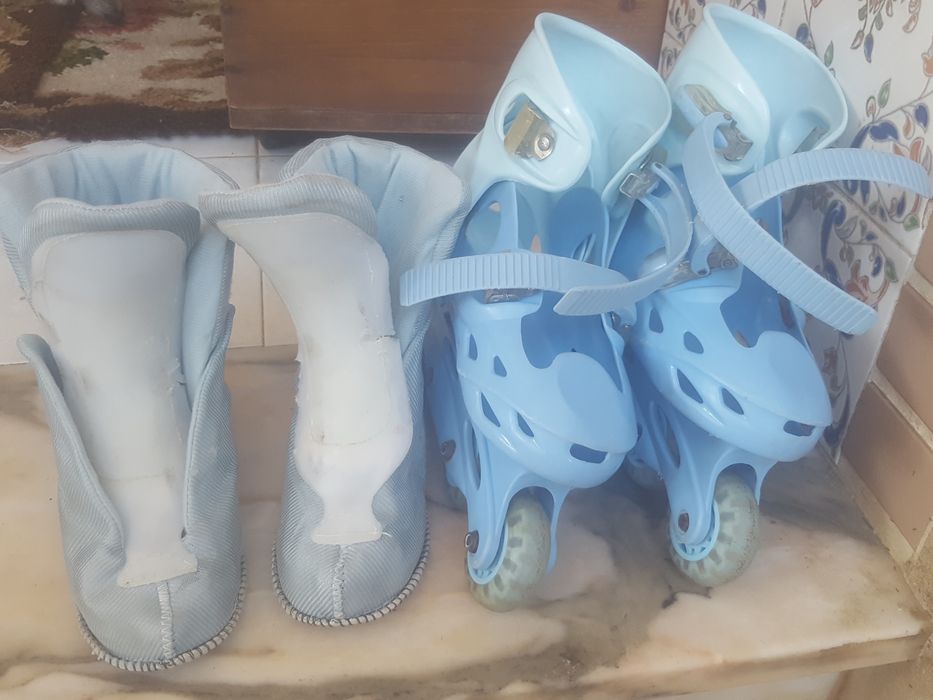 Par  de  patins  em linha  para  crianças  e  também  adolescentes