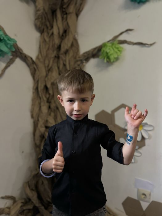 Сорочка дитяча для хлопчика чорного кольору . Комір стойка.