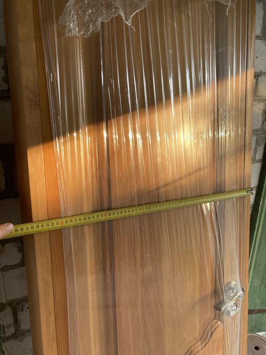 Нові деревʼяні двері в туалет та ванну, з ручками, навісами та лиштвою