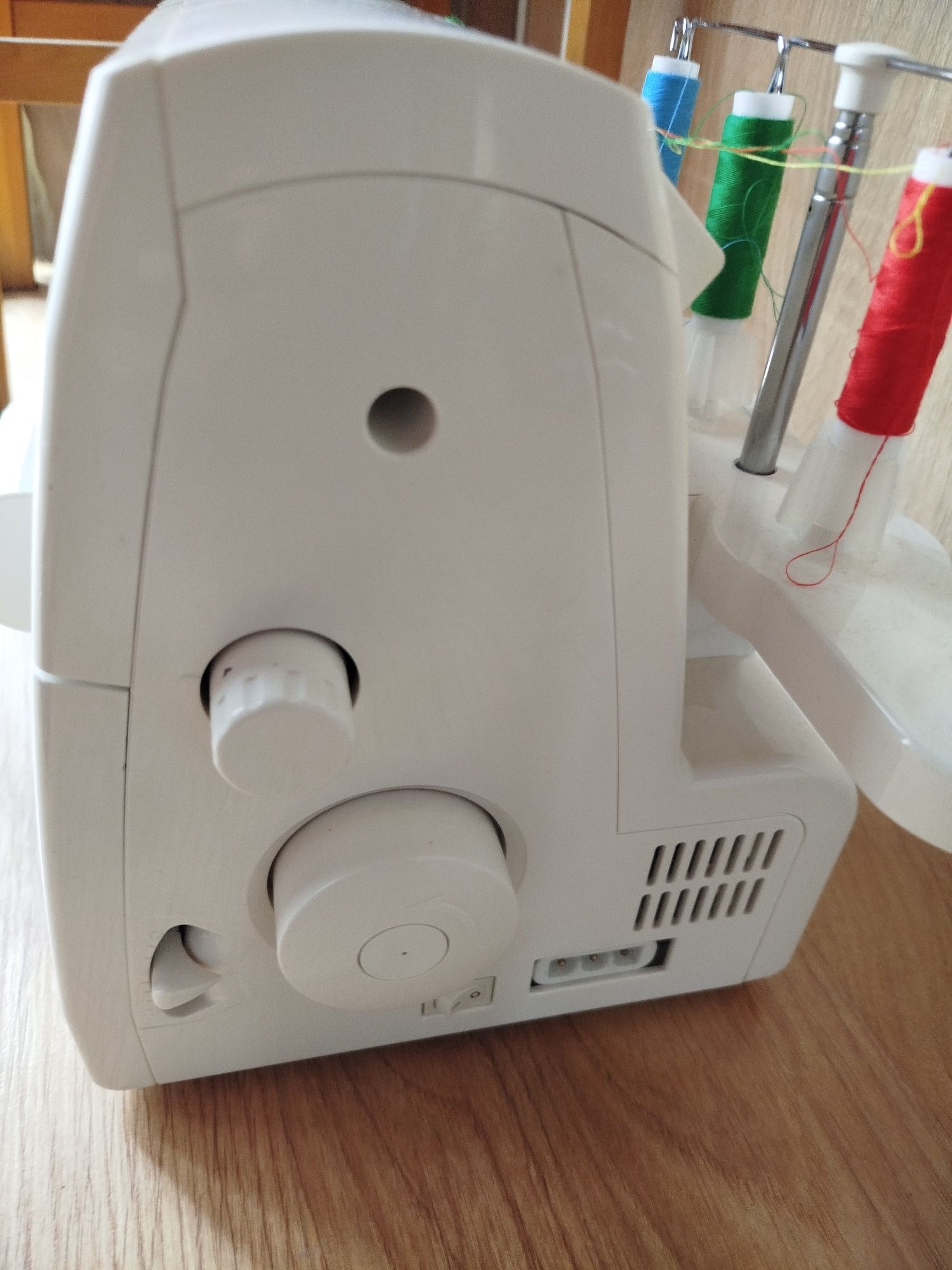 Overlock Pfaff czteronitkowy owerlock