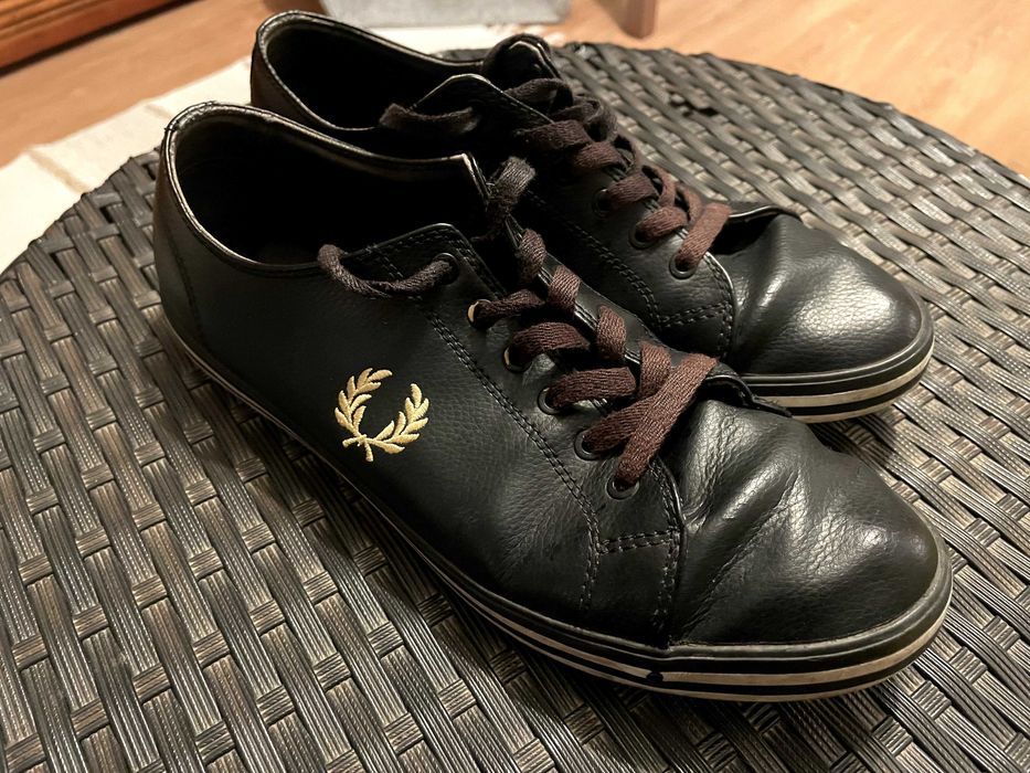 Fred Perry Kingston (Preto)(42)