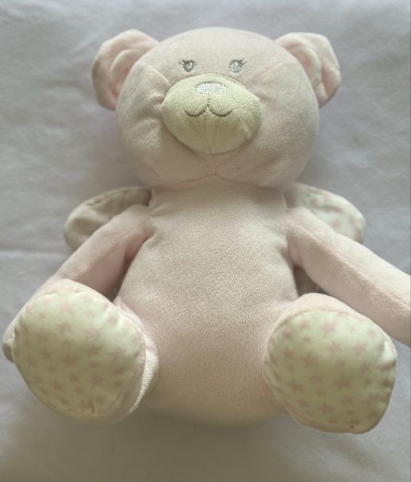 Urso de peluche branco e rosa
