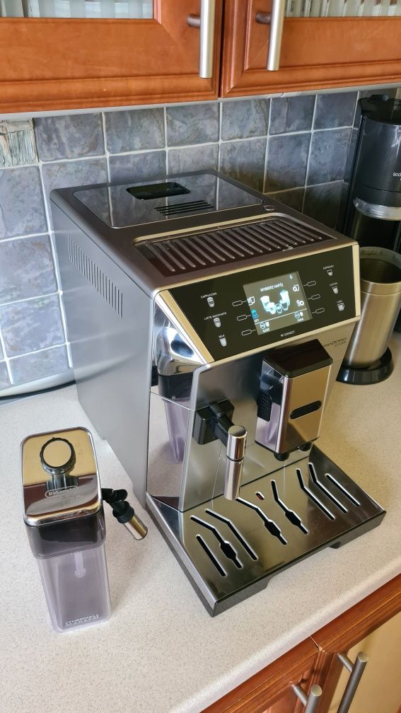Delonghi PrimaDonna Class 19-bar Wi-Fi Cappuccino Bluetooth