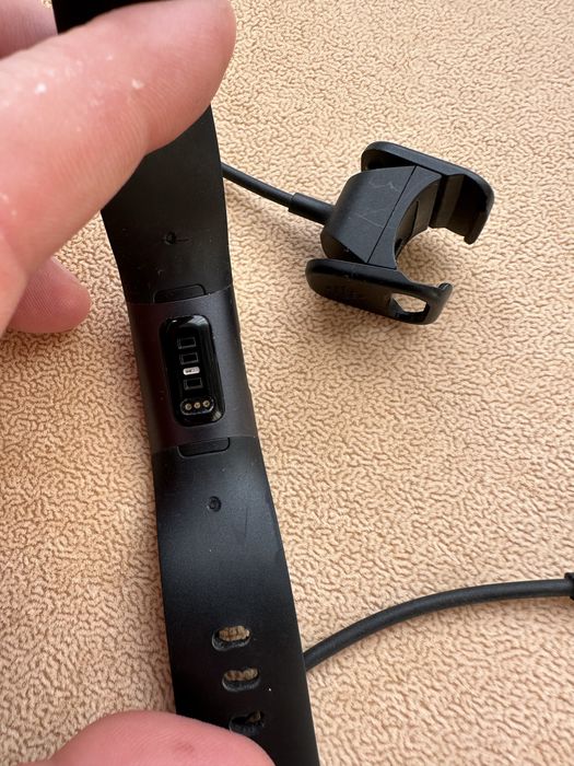 Fitbit sense versa charge3 uszkodzone