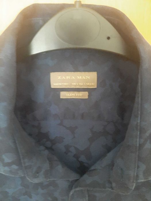 Camisa Zara Azul Escura com padrão