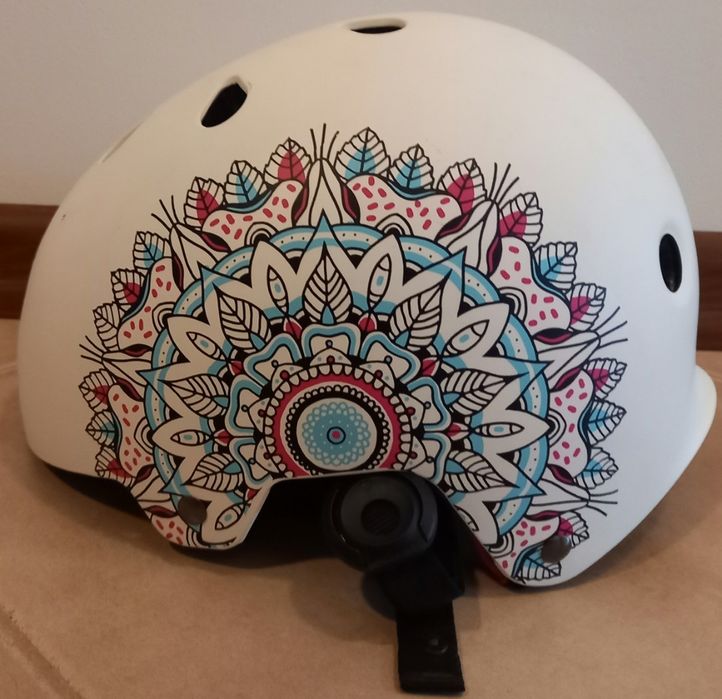 Dzieciecy kask dla dziewczynki, rozmiar 55-58 cm