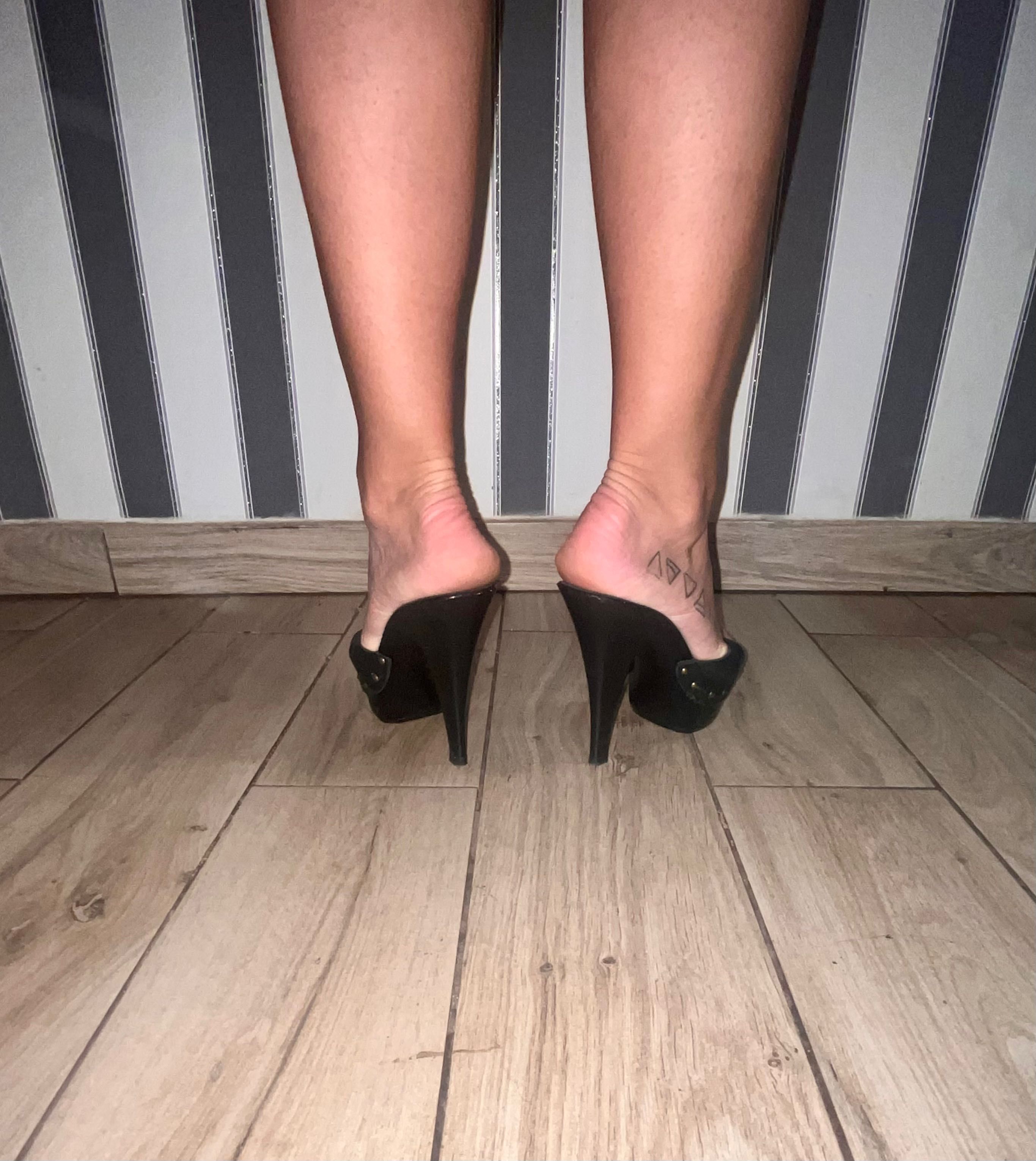 Sexy ręcznie robione Włoskie klapki buty 39 czarny mat Boho trepy