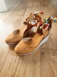 Piękne koturny camel rozmiar 38
