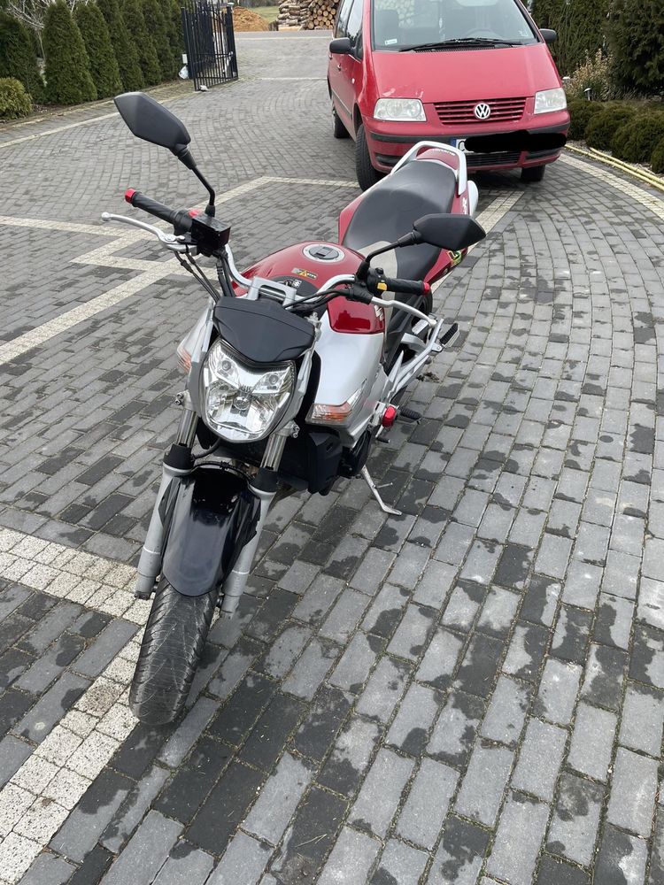 motocykl Suzuki GSR 600