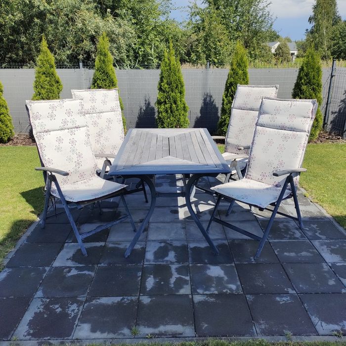 Zestaw mebli ogrodowych aluminiowe stół 4 krzesła i poduszki