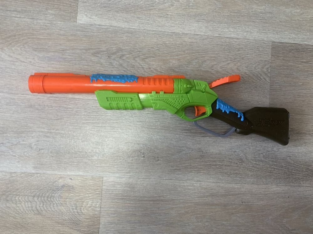 Іграшки Nerf і X Shot