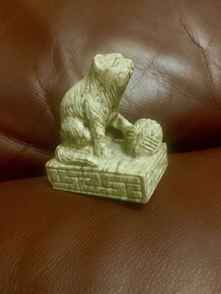 Фігурка з каменю,фігурка «Котик з мотком» мініатюра