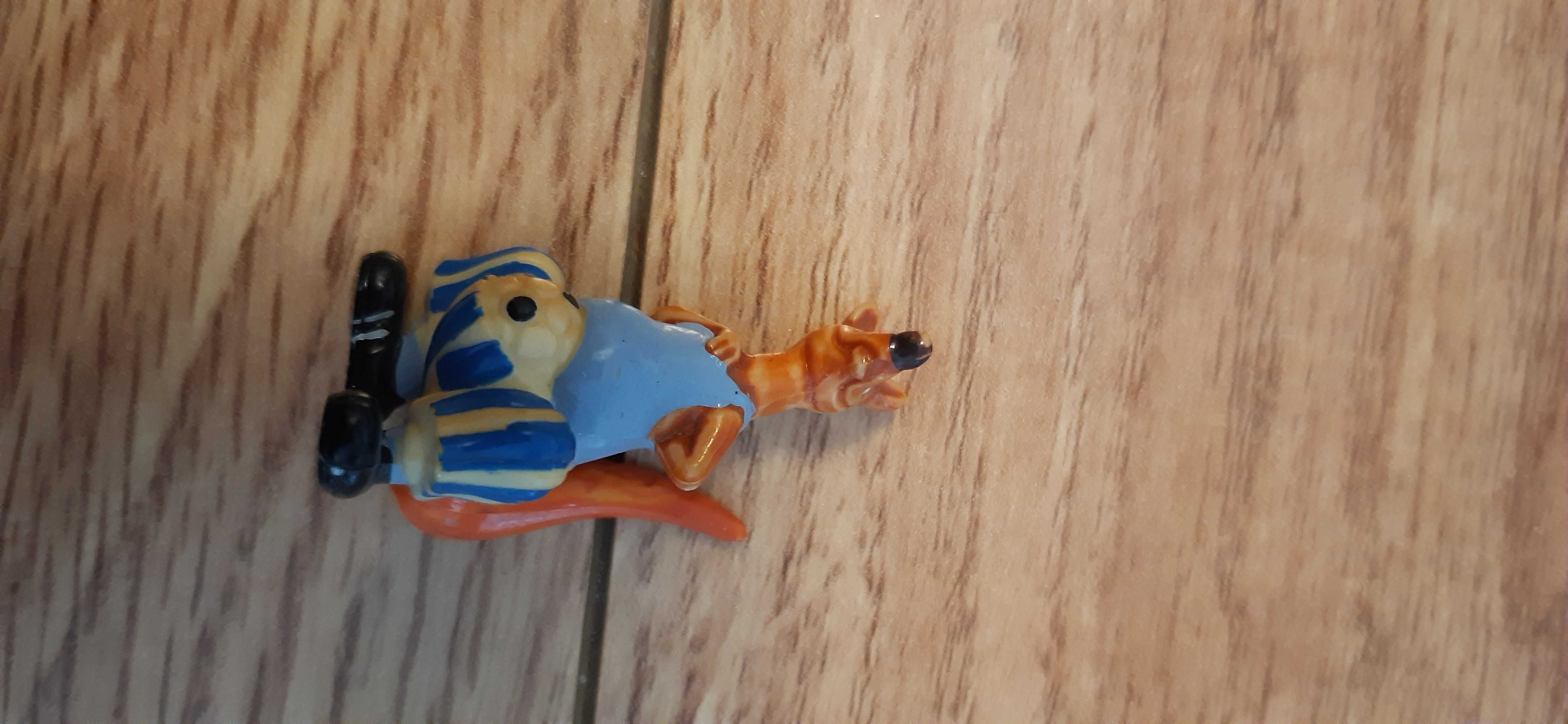 stara figurka z jajka niespodzianki kangur piłkarz