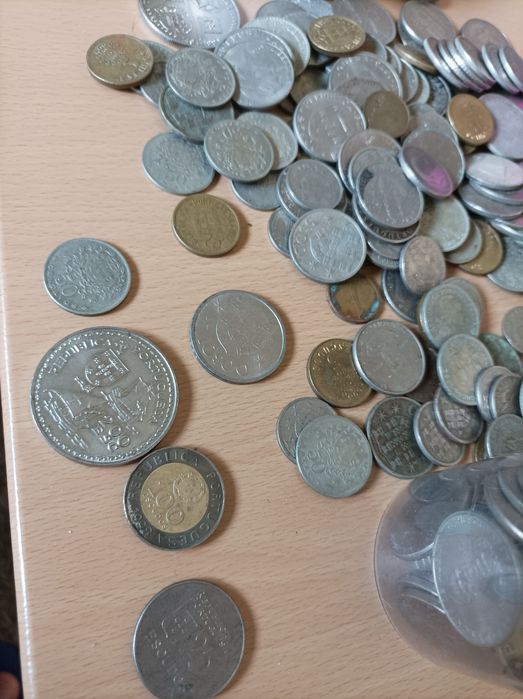 Moedas antigas de coleção, escudos e centavos