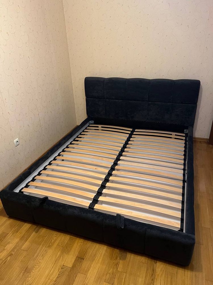Кровать двуспальная/Ліжко двоспальне