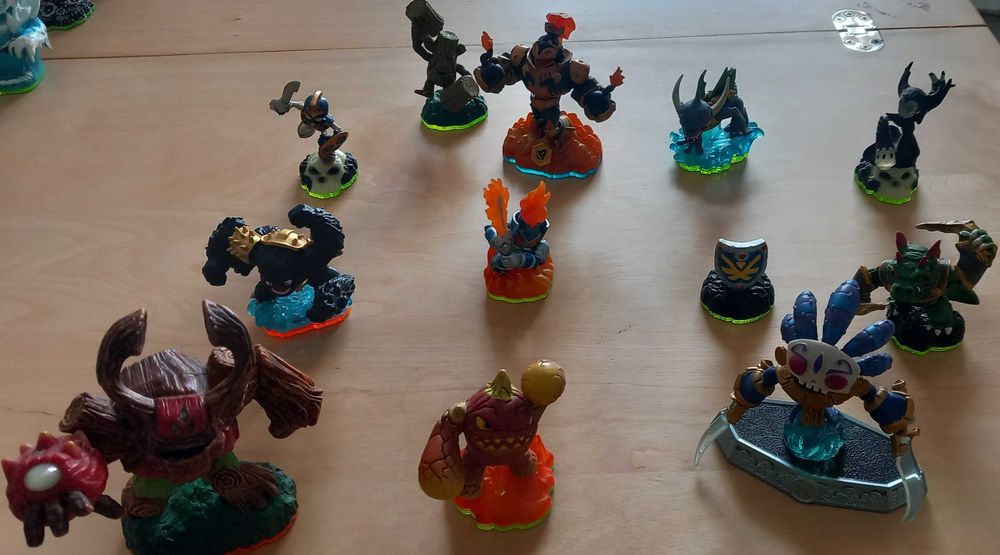 39 Figuras Skylander + 2 Portais