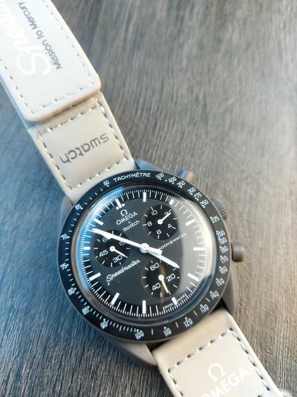 Omega x Swatch SO33A100 Merkury：Bioceramika Srebrna